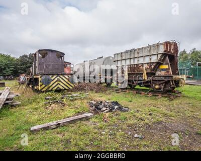 L'immagine è di vari motori ferroviari abbandonati e reliquie presso i laboratori del Darlington Head of Steam Museum Foto Stock