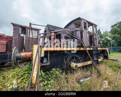 L'immagine è di vari motori ferroviari abbandonati e reliquie presso i laboratori del Darlington Head of Steam Museum Foto Stock