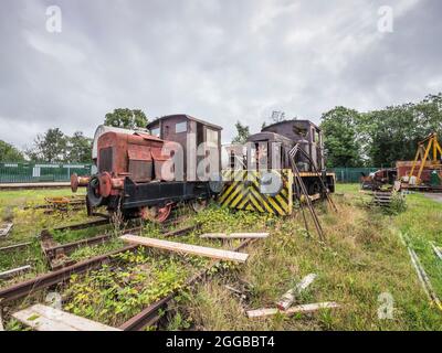 L'immagine è di vari motori ferroviari abbandonati e reliquie presso i laboratori del Darlington Head of Steam Museum Foto Stock