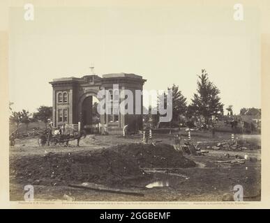 Porta del cimitero, Gettysburg, luglio 1863. Stampa albume, pl. 39 dall'album "Gardner's Photographic Sketch Book of the War, Volume i" (1866) Foto Stock