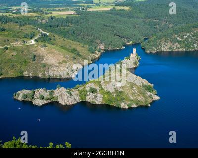 Ile de Grangent e Chateau de Grangent visto dal Chateau d'Essalois vicino a Saint Etienne, Francia Foto Stock
