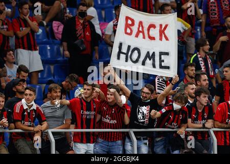 Milano, Italia. 29 agosto 2021. AC Milan supporters during AC Milan vs Cagliari Calcio, Campionato Italiano di calcio A match a Milano, Italy, August 29 2021 Credit: Independent Photo Agency/Alamy Live News Foto Stock