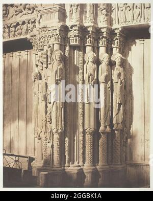 Chartres Cathedral, facciata ovest; Royal Portal, Central Bay, 1857, stampato 1857. Albumen print, dall'album "Reproductions Photographiques des Plus Beaux Types d'Architecture et de Sculpture". Foto Stock