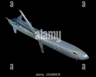 Si tratta dell'AGM-86B, la seconda versione del missile da crociera lanciato dall'Air Force statunitense (ALCM) e costruito dalla Boeing. Lanciato dai bombardieri B-52, il missile aveva una testata nucleare, un motore a reazione turbofan, una distanza di circa 2,400 km (1,500 miglia), e due sistemi di navigazione che gli hanno permesso di volare vicino al suolo rendendo difficile per i radar nemici di prendere. Per la prima volta, nel 1982, alcuni missili iniziarono ad essere convertiti nel 1986 nell'AGM-86C con una testata convenzionale e un sistema di navigazione assistito da Global Positioning System. Questo missile è stato il secondo modello di volo testato e. Foto Stock