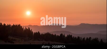 Tramonto sulle Cascades, Crater Lake National Park, Oregon, Stati Uniti Foto Stock