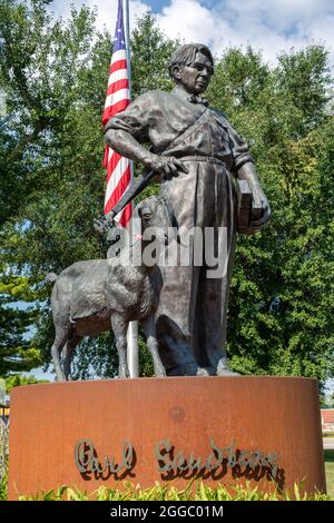 Statua di Carl Sandburg nel centro di Galesburg, Illinois. Foto Stock