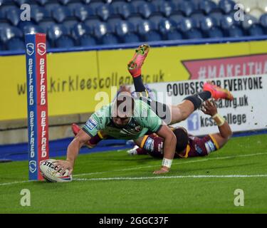 Huddersfield, Regno Unito. 30 ago 2021. Greg Minikin di Hull Kingston Rovers trova la sua spettacolare prova esclusa per un piede in contatto a Huddersfield, Regno Unito il 8/30/2021. (Foto di Graham Crowther/News Images/Sipa USA) Credit: Sipa USA/Alamy Live News Foto Stock