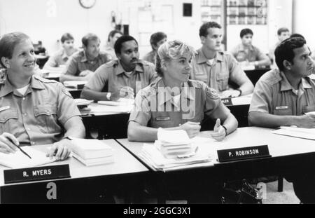 Austin Texas USA, 1989: La candidata femminile fa parte del corso di addestramento per cadetti della polizia di Austin. Originale a colori ©Bob Daemmrich Foto Stock