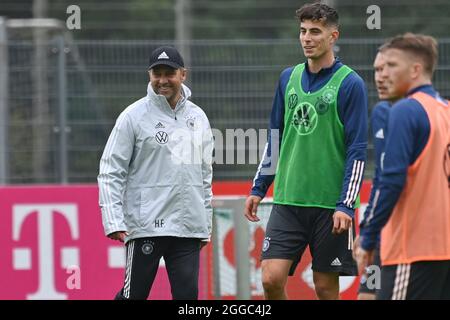 Da sinistra: Pullman federale Hans Dieter Hansi FLICK (GER), Kai HAVERTZ (GER), Marco REUS. Formazione nazionale di calcio, qualificazione della Coppa del mondo, il 08/30/2021 a Stoccarda. Foto Stock