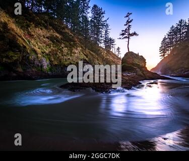 Deadman's Cove a Cape delusione nello stato di Washington al tramonto Foto Stock