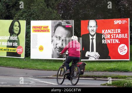 Bundestagswahl 2021, Wahlplakate der Parteien zur Bundestagswahl am 26.9.2021: DIE Grünen (Annalena Baerbock) , FDP (Christian Lindner) e SPD (OLAF Scholz). Dortmund, 30.08.2021 Foto Stock