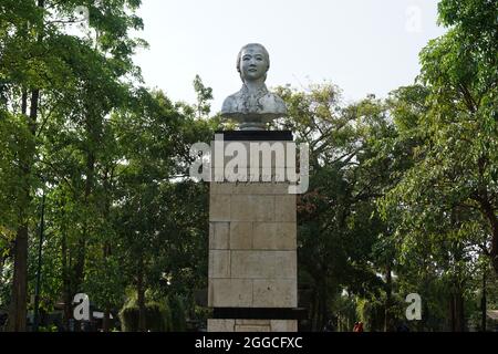 Monumento Kartini a Tulung Agung. Kartini è una delle eroi femminili indonesiane Foto Stock