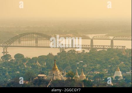 Vista aerea dalla collina sagaing a Mandalay, Myanmar birmania Foto Stock