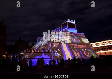 Il primo modello monumentale del Templo Mayor fu montato nella zócalo come parte delle commemorazioni dei '500 anni di resistenza indigena' Foto Stock