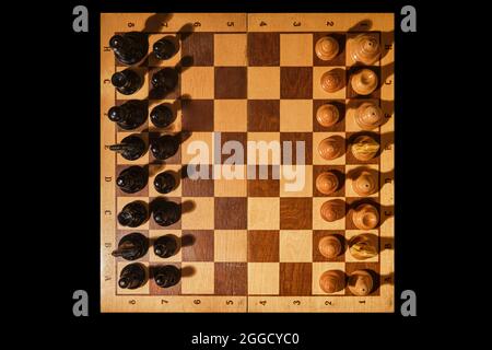 Fischer Chess 960 con posizionamento casuale di pezzi su scacchiera, fischerandom o chess960 Foto Stock