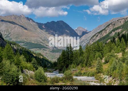 Un bel scorcio di Valnontey, Valle d'Aosta, Italia, nella stagione estiva Foto Stock