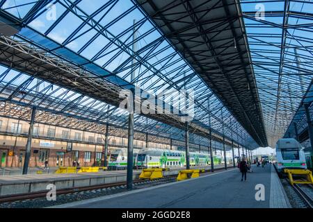 Piattaforme per treni a lunga percorrenza, Rautatieasema, Helsinki, Finlandia Foto Stock