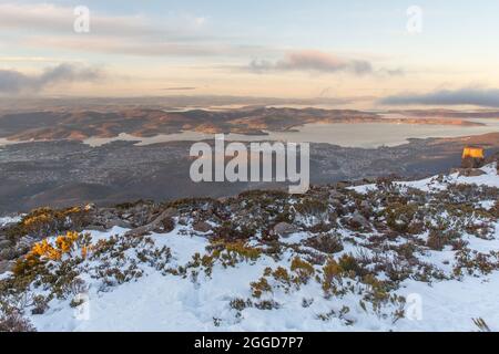 Vista su Hobart da Mount Wellington, Tasmania, Australia Foto Stock