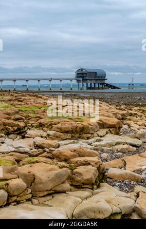 Isola di Wight , bembridge, RNLI, istituzione nazionale reale di salvagente, stazione di salvagente, molo di salvagente, staycats, vacanze, lanciando barche di salvataggio. Foto Stock