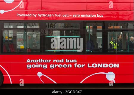 Il lancio dei nuovi autobus a idrogeno a zero emissioni inquinanti per Londra. Gli autobus progettati appositamente per il trasporto di Londra utilizzando tecnologie all'avanguardia Foto Stock