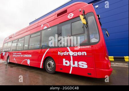 Il lancio dei nuovi autobus a idrogeno a zero emissioni inquinanti per Londra. Gli autobus progettati appositamente per il trasporto di Londra utilizzando tecnologie all'avanguardia Foto Stock