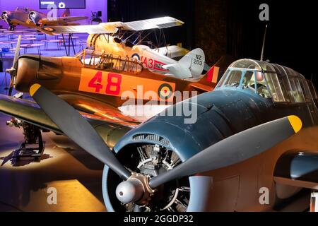 Grumman TBF-1 Avenger, North American Harvard MKIII e Avro 626 al Museo dell'Aeronautica militare della Nuova Zelanda, Christchurch, Canterbury, Nuova Zelanda Foto Stock