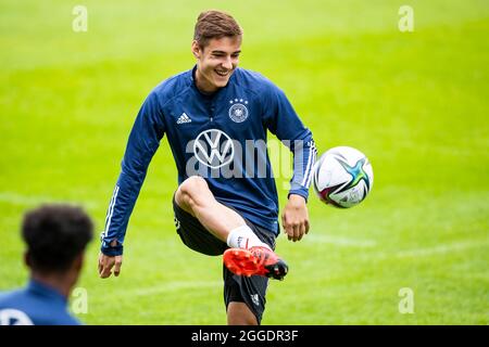 Stoccarda, Germania. 31 ago 2021. Calcio, nazionale, allenamento, GAZI Stadium: Florian Neuhaus in azione. La squadra del DFB si recherà a San Gallo come terza squadra nella manche di qualificazione per la Coppa del mondo 2022 per la partita di apertura del 01.09.2021. Credit: Tom Weller/dpa/Alamy Live News Foto Stock