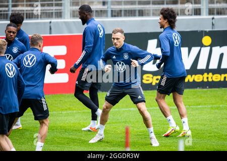 Stoccarda, Germania. 31 ago 2021. Calcio, nazionale, allenamento, GAZI Stadium: David Raum in azione. La DFB undici si recherà a San Gallo per la partita di apertura del 01.09.2021 come terzo del gruppo nel round di eliminazione per la Coppa del mondo 2022. Credit: Tom Weller/dpa/Alamy Live News Foto Stock