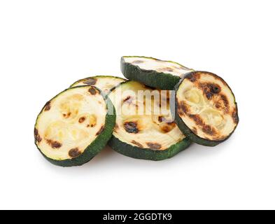 Gustoso zucchine grigliate su sfondo bianco Foto Stock