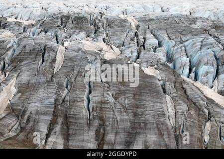 Ghiacciaio di Bezengi e il paesaggio glaciale. Gamma Caucasica principale. 'SMall Himalayas', Muro di Bezengi, Kabardino-Balkaria, Russia. Foto Stock