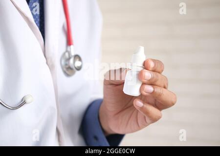 flacone per occhione con alloggiamento per la copia da parte del medico Foto Stock