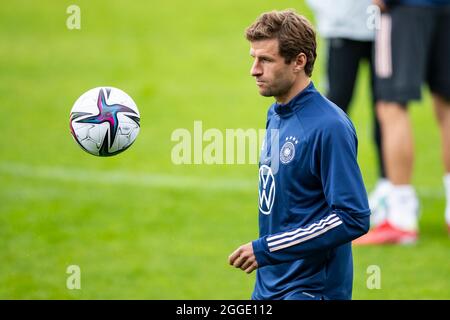 Stoccarda, Germania. 31 ago 2021. Calcio, nazionale, allenamento, GAZI Stadium: Thomas Müller in azione. La DFB undici si recherà a San Gallo per la partita di apertura del 01.09.2021 come terza squadra piazzata nel round di eliminazione per la Coppa del mondo 2022. Credit: Tom Weller/dpa/Alamy Live News Foto Stock