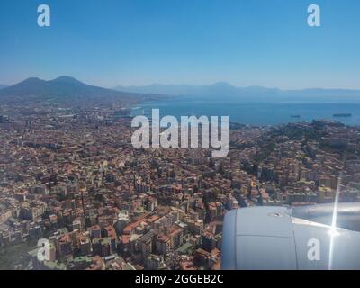 Veduta aerea, skyline di Napoli con il Vesuvio, Napoli, Campania, Italia Foto Stock