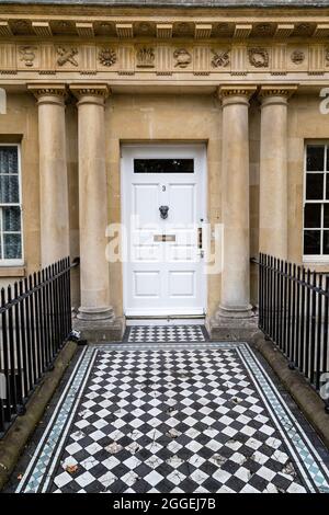 Ornato ingresso georgiano a casa sul Circo a Bath, Somerset, Regno Unito il 31 luglio 2013 Foto Stock