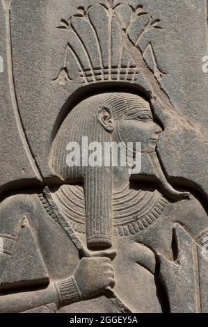 Il tempio di Luxor. L'ingresso principale del complesso del tempio era originariamente fiancheggiato da sei colossali statue di Ramses Foto Stock