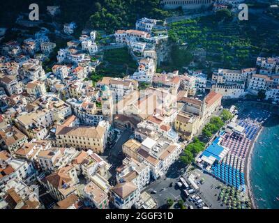 Veduta aerea della cattedrale e della città di Amalfi, italia Foto Stock