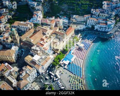 Veduta aerea della cattedrale e della città di Amalfi, italia Foto Stock