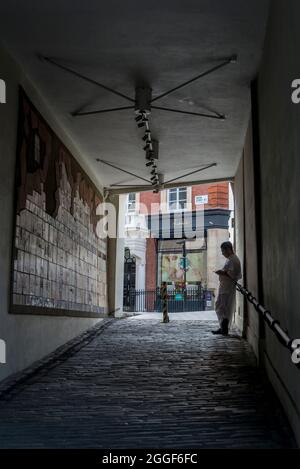 Lancashire Court, un passaggio in stile Mews al largo di Brook Street e New Bond Street a Mayfair, Westminster. Londra, Inghilterra, Regno Unito Foto Stock