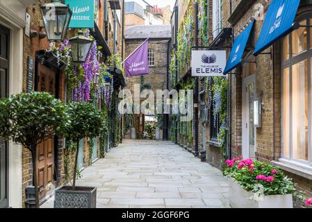 Lancashire Court, un passaggio in stile Mews al largo di Brook Street e New Bond Street a Mayfair, Westminster. Londra, Inghilterra, Regno Unito Foto Stock