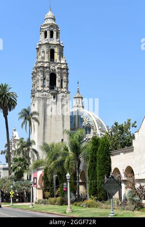 SAN DIEGO, CALIFORNIA - 25 AGO 2021: Il Museo di noi e la California Tower è un museo di antropologia culturale. Foto Stock