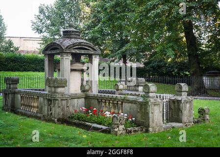 Il mausoleo di Sir John Soane si trova nel cimitero della chiesa antica di St Pancras, London Borough of Camden, Londra, Regno Unito Foto Stock