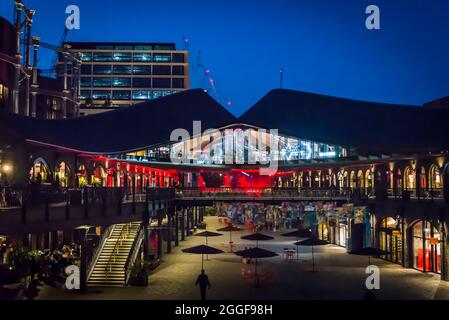 Il carbone cade Yard di notte, Handyside area, King's Cross urban Regeneration, Londra, Inghilterra, Regno Unito Foto Stock