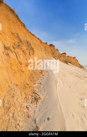 Rotes Kliff / Rote Kliff, scogliere di 30 metri di altezza tra Wenningstedt e Kampen sul Mare del Nord tedesco Sylt, Schleswig-Holstein, Germania Foto Stock