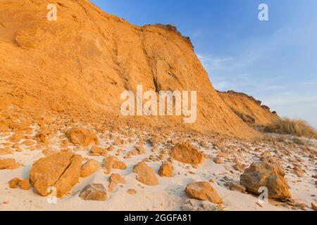Rotes Kliff / Rote Kliff, scogliere di 30 metri di altezza tra Wenningstedt e Kampen sul Mare del Nord tedesco Sylt, Schleswig-Holstein, Germania Foto Stock