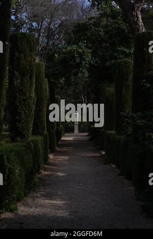 Statue nei Jardines de Monforte nella città di Valencia Foto Stock