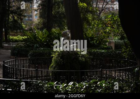 Statue nei Jardines de Monforte nella città di Valencia Foto Stock