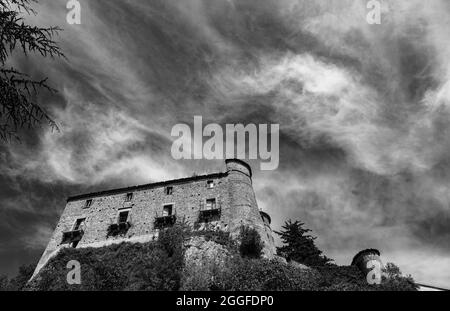 Il Castello di Carpinone fu probabilmente costruito in epoca normanna e dal momento della sua costruzione fino alla fine del XIII secolo il buil Foto Stock