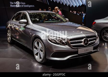 Mercedes Benz e 220d in mostra al Salone Internazionale del motore di Ginevra. Svizzera - 1 marzo 2016. Foto Stock