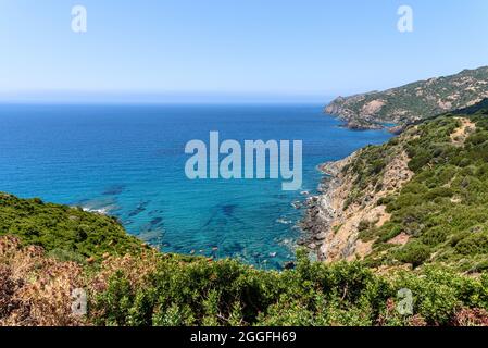Vista sul Mar Mediterraneo dalla costa nord-occidentale della Sardegna Foto Stock