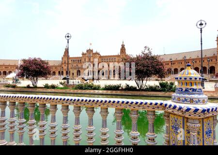 Plaza de Espana (piazza Spagna) a Siviglia, Andalusia con carrozza a cavallo Foto Stock